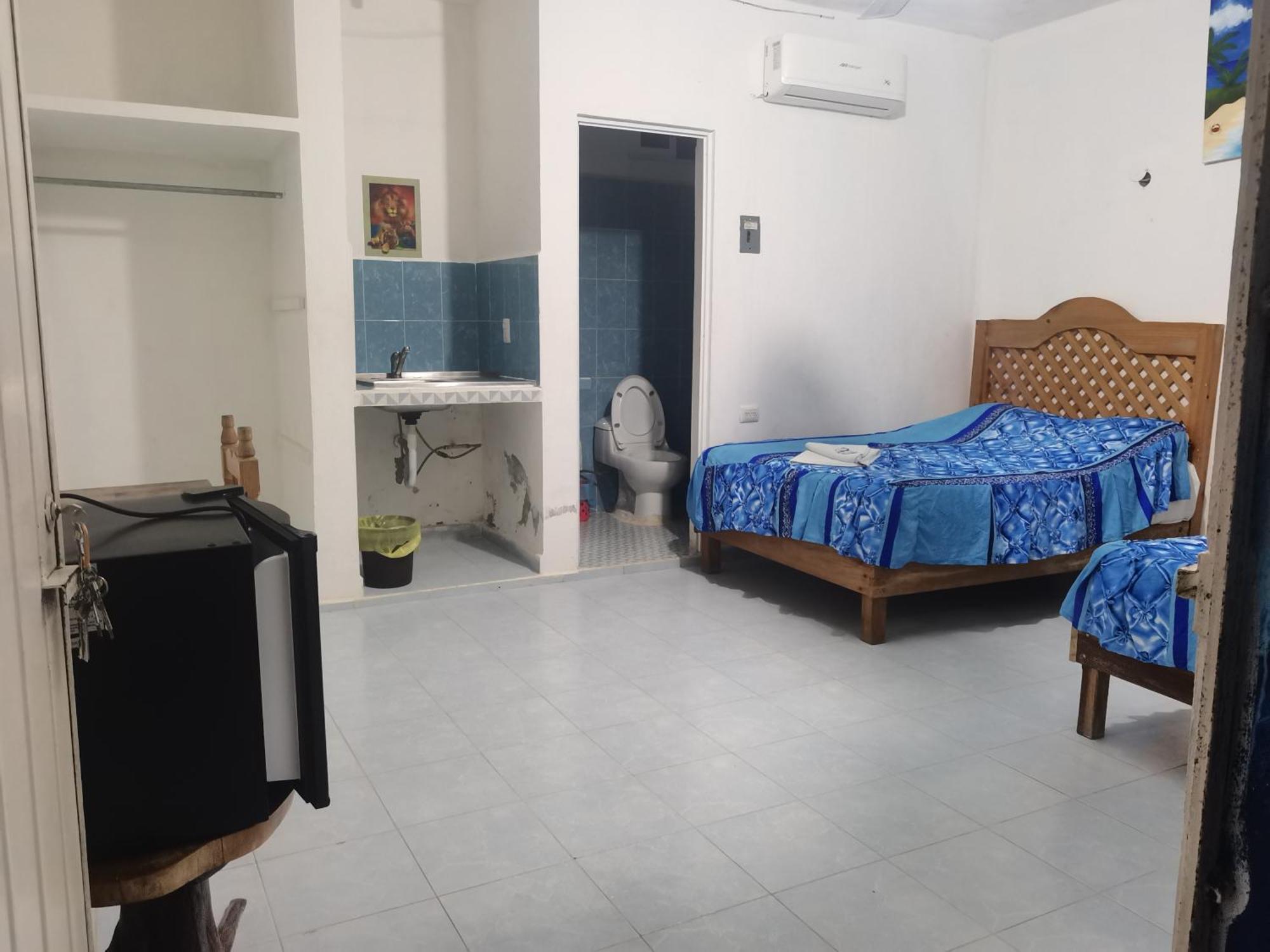 Blue Hotel Бакалар Стая снимка